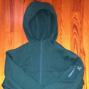Arc’teryx covert hooded jacket